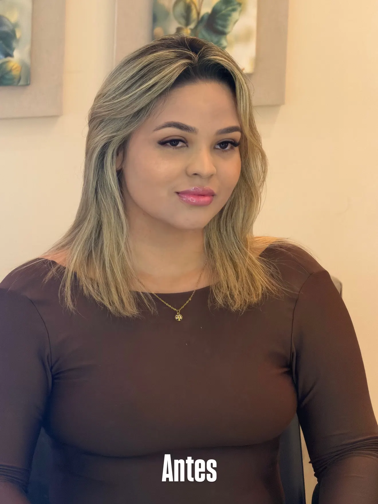 Registro anterior: cabelo na altura dos ombros, com a palavra "Antes" sobreposta.